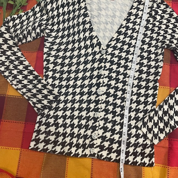 Cardigan - Picture 4 of 9